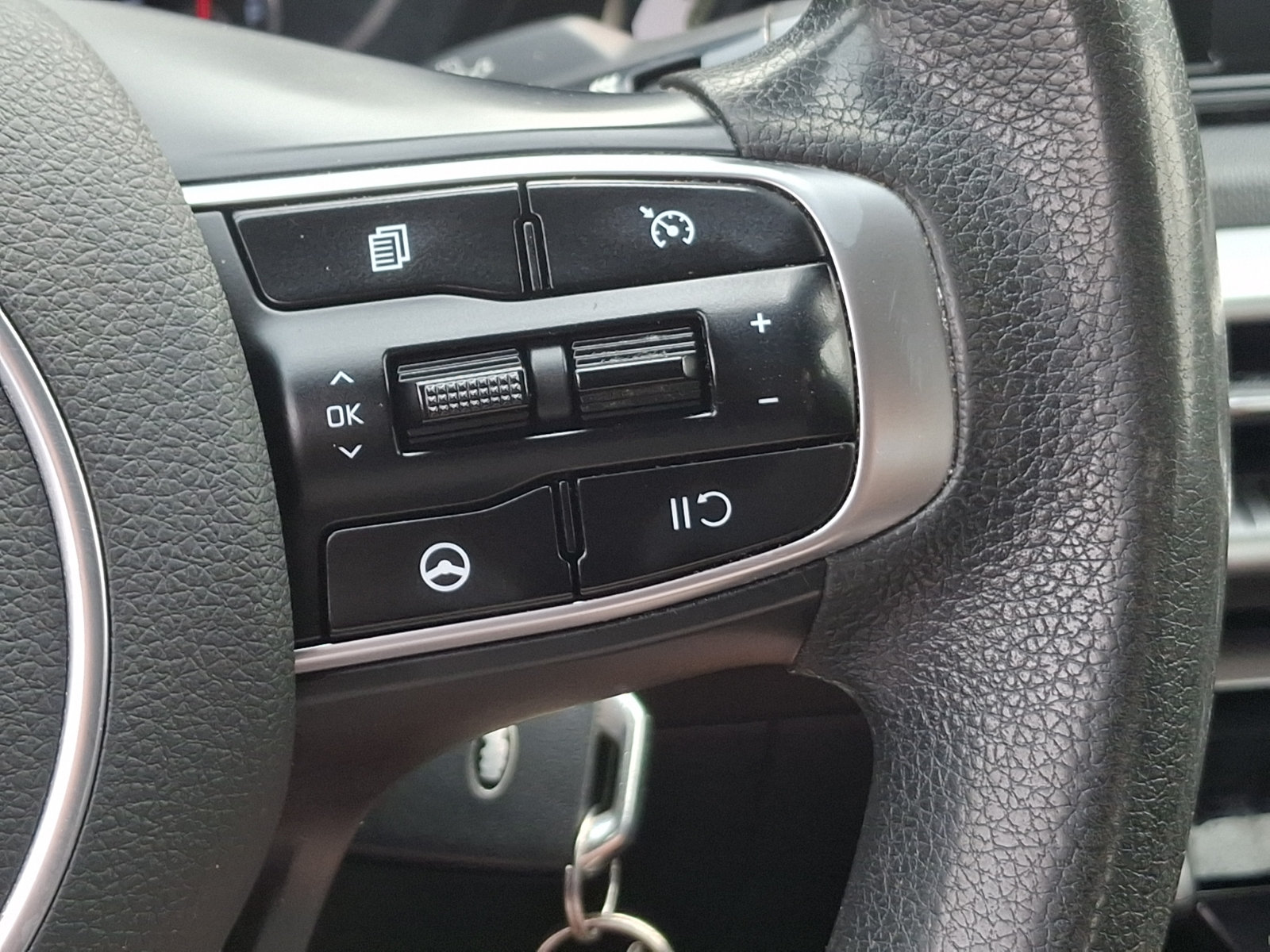 Used 2021 Kia K5 LX FWD image 21