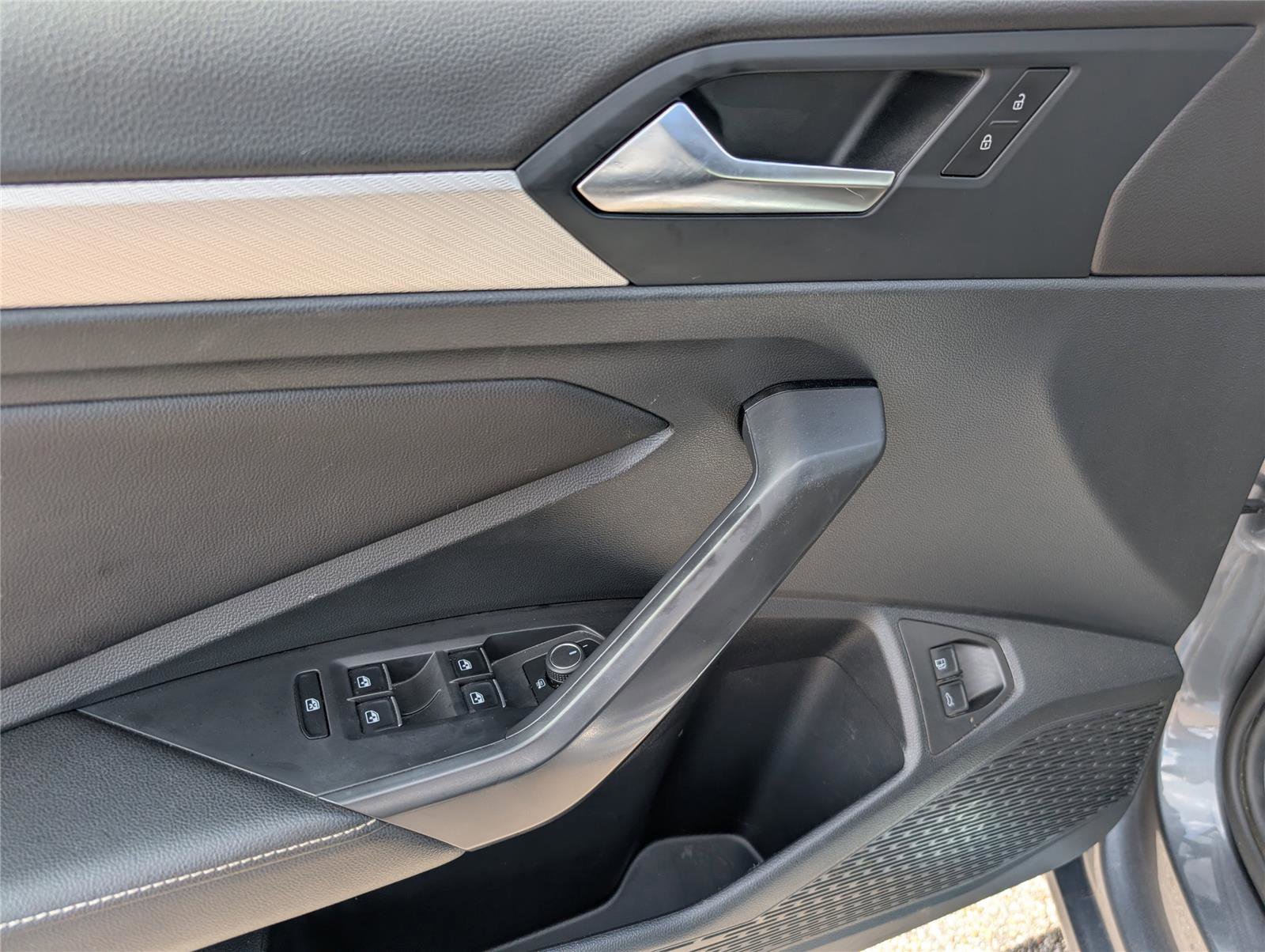 Used 2022 Volkswagen Jetta Sport image 9