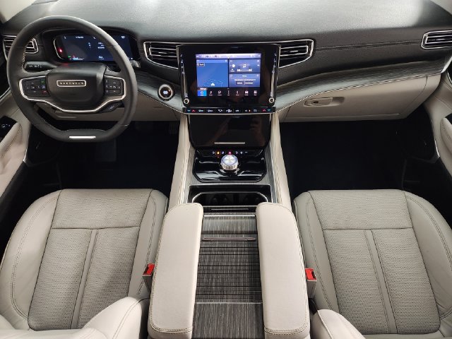 Used 2024 Jeep Wagoneer L Series II w/ Flexible Seating Group RWD image 4