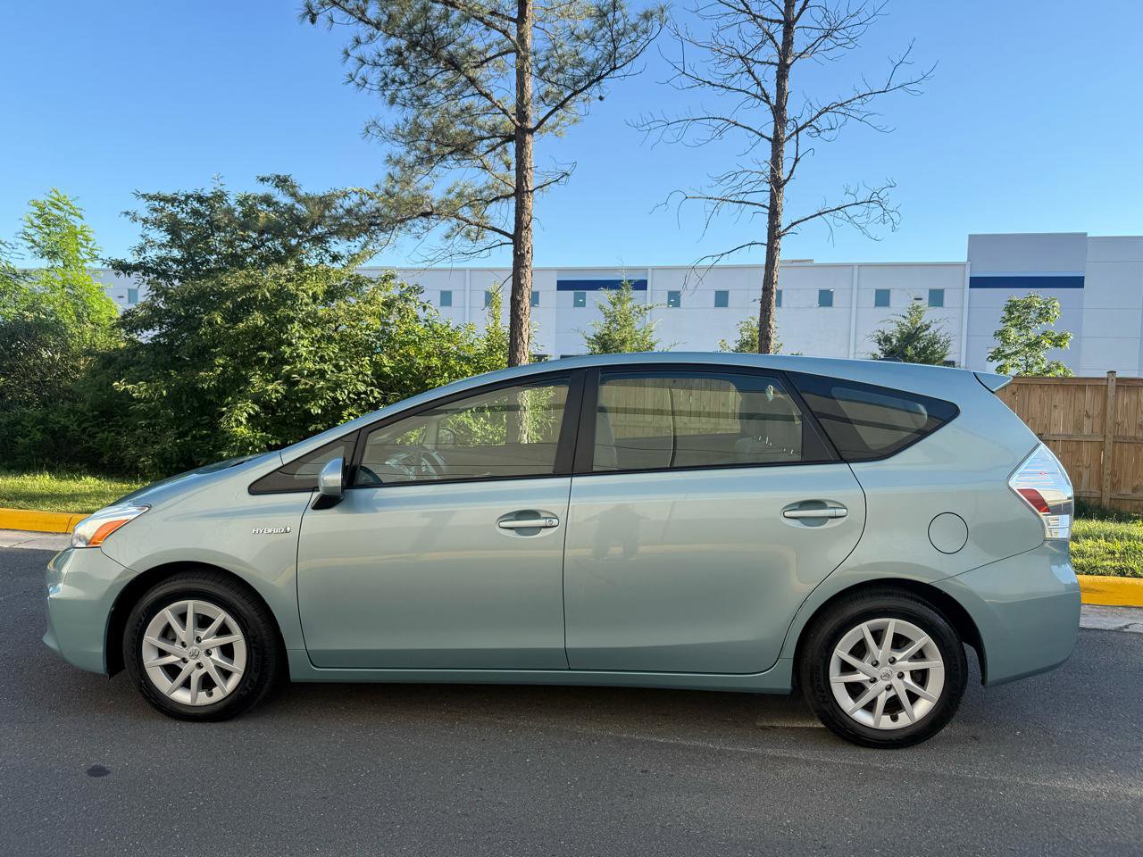 Used 2014 Toyota Prius V Three FWD image 9