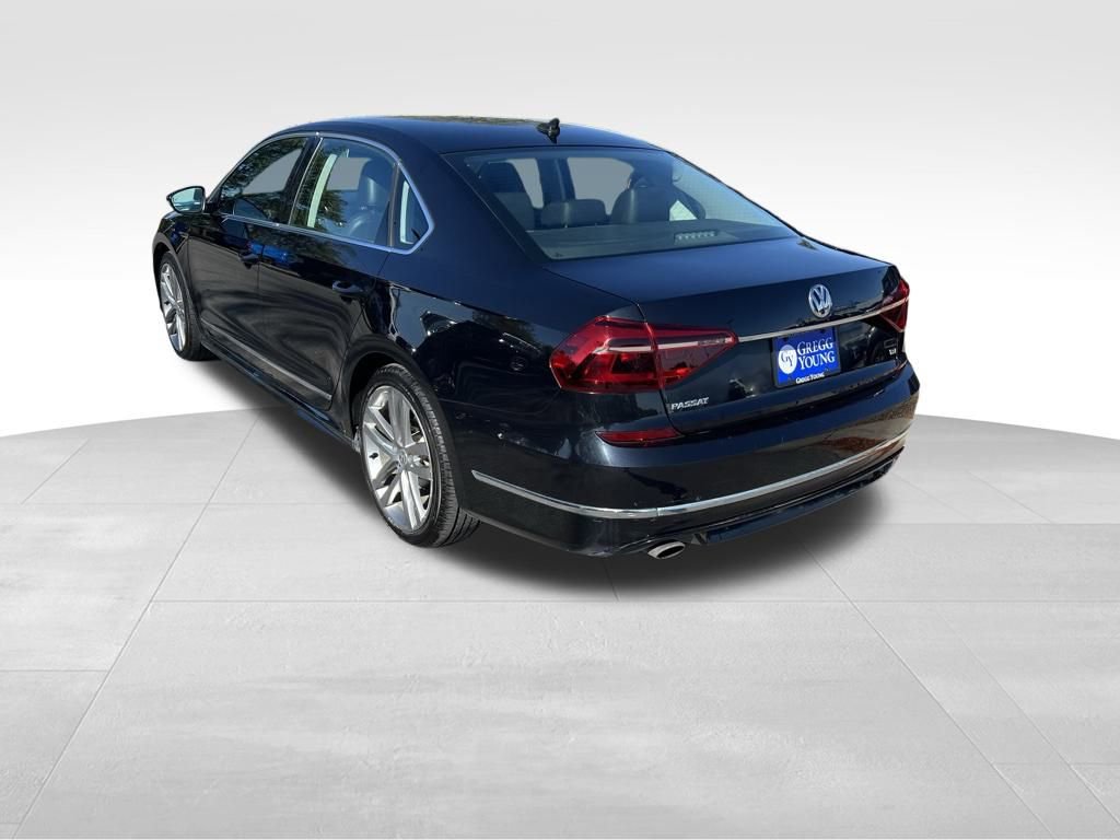 Used 2017 Volkswagen Passat 1.8T R-Line image 4