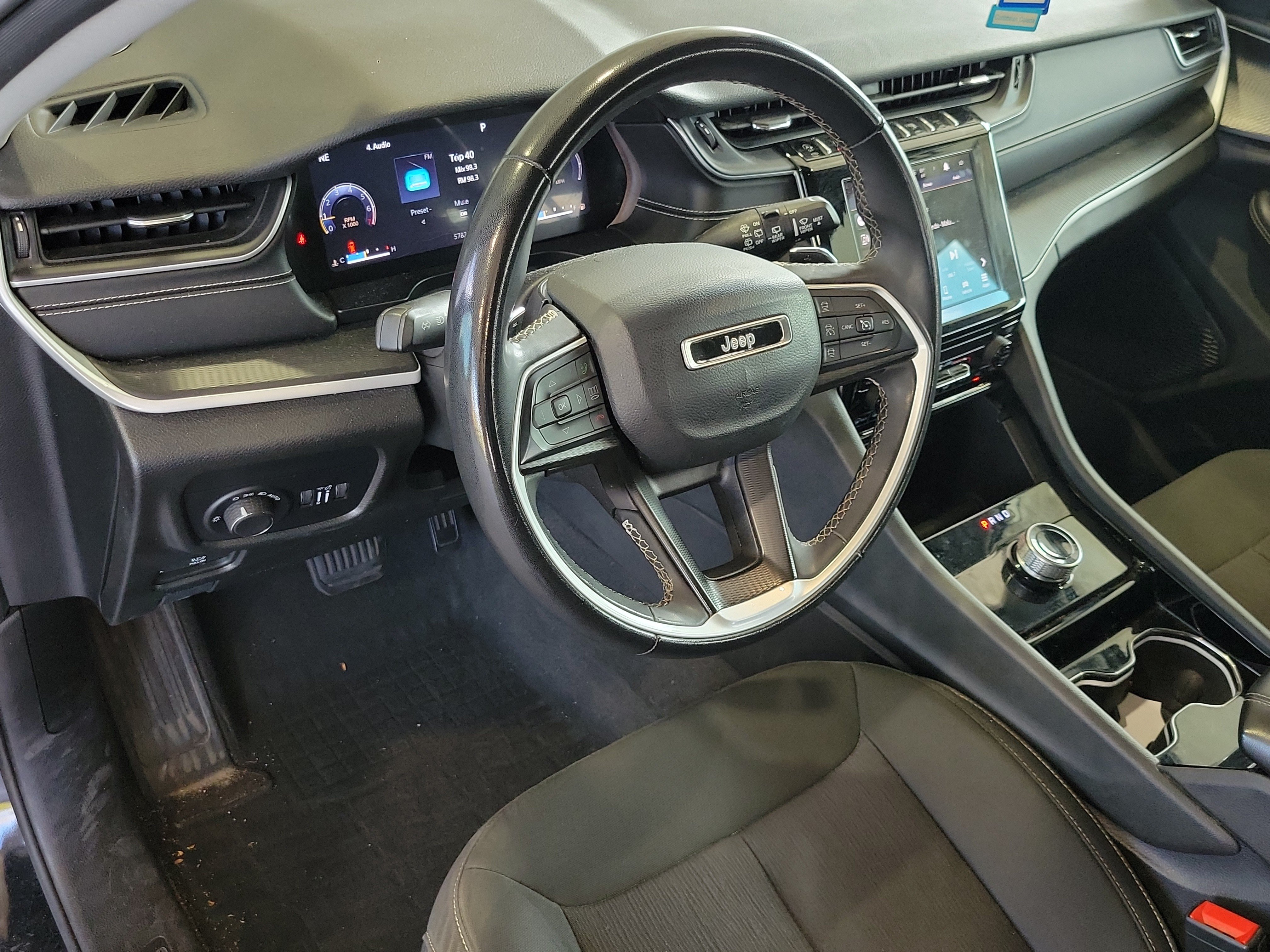 Used 2023 Jeep Grand Cherokee Laredo AWD/4WD image 16