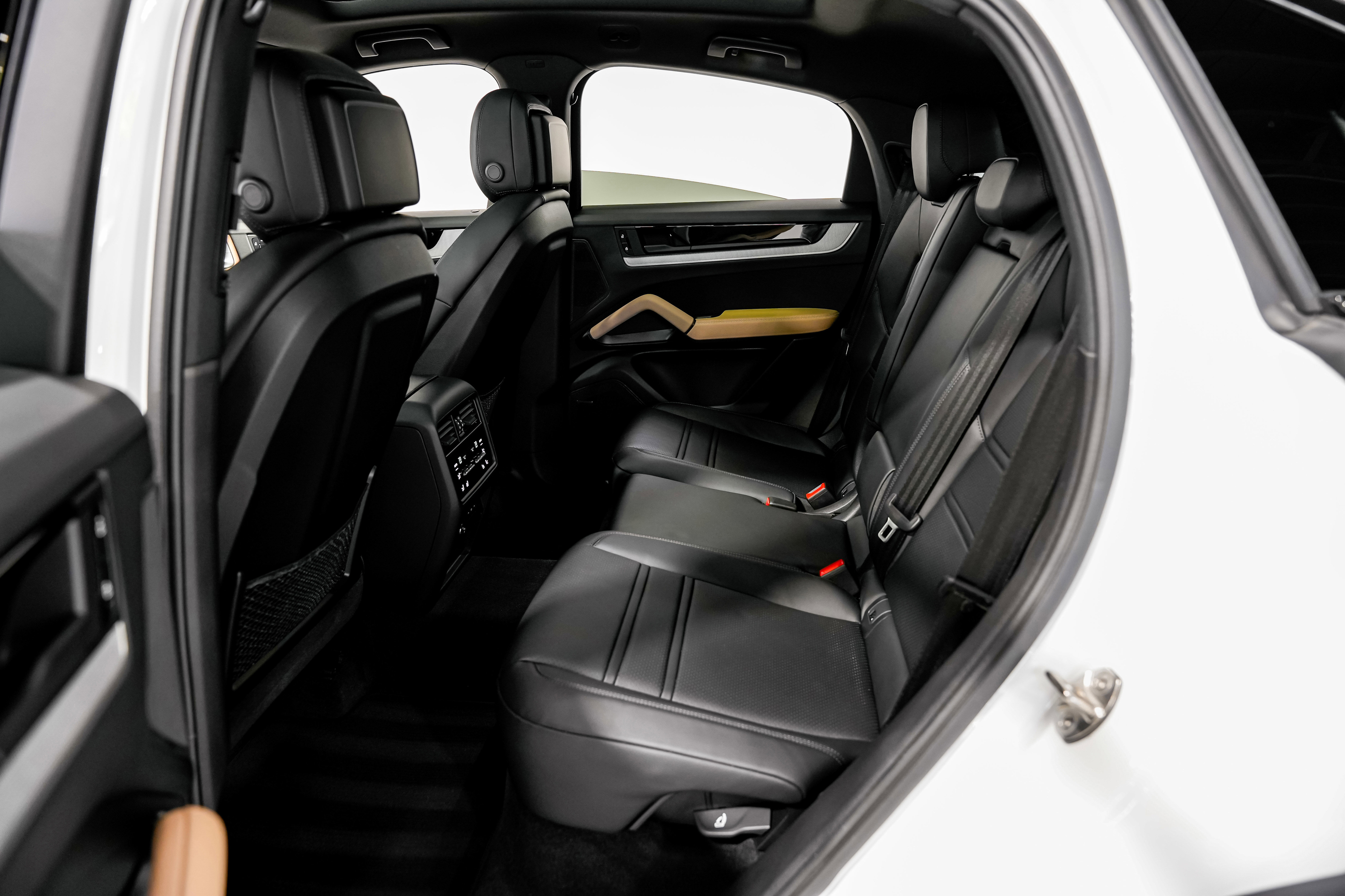 Used 2024 Porsche Cayenne Coupe w/ Premium Package Plus image 36