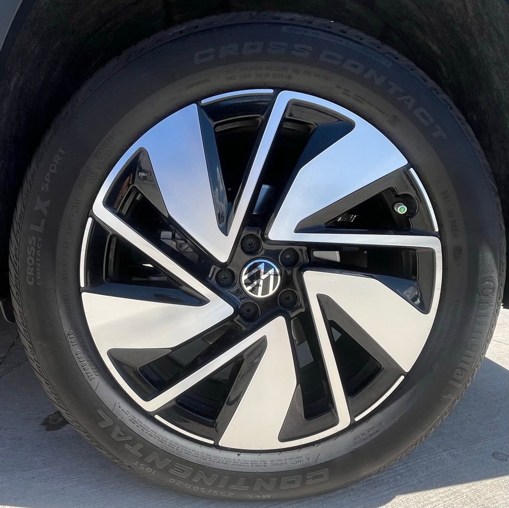 Certified 2025 Volkswagen Atlas SEL image 4
