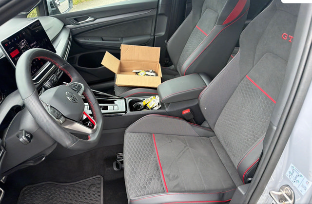 Used 2025 Volkswagen GTI SE FWD image 5