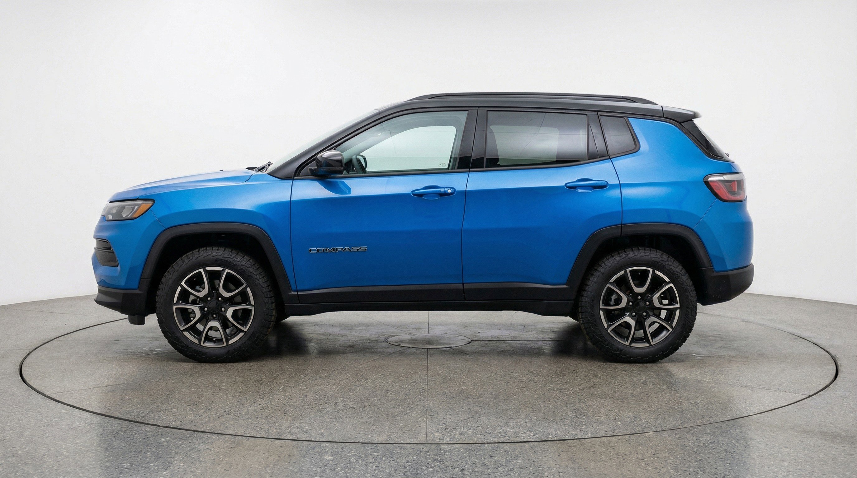 Used 2025 Jeep Compass Trailhawk AWD/4WD image 11