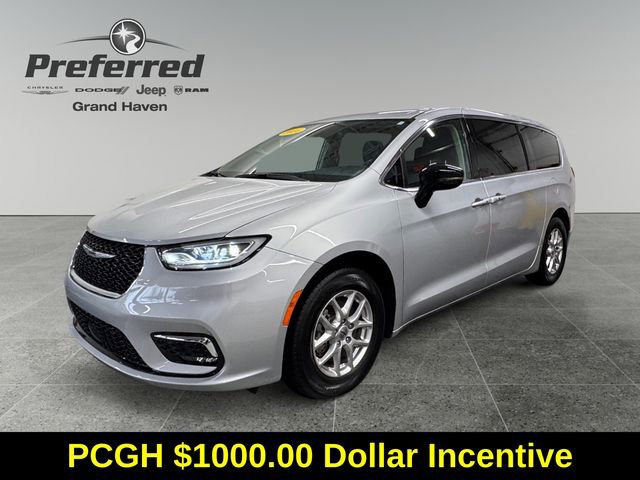 Used 2024 Chrysler Pacifica Touring-L image 10