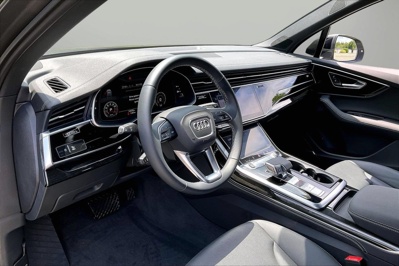 Used 2025 Audi Q7 3.0T Premium Plus AWD/4WD image 21