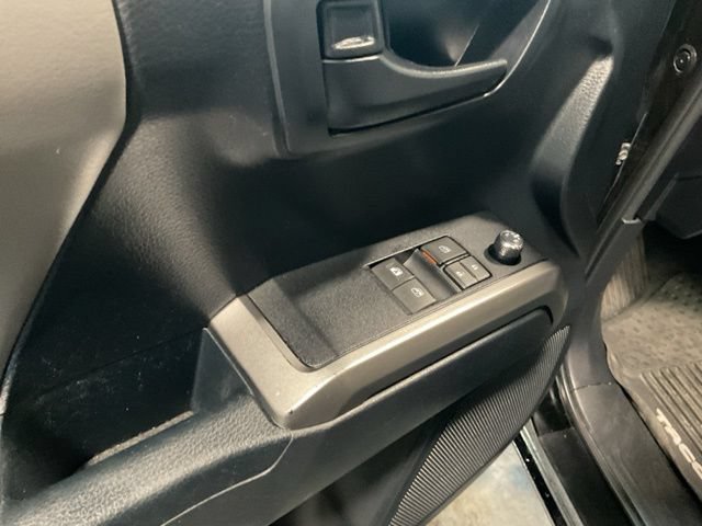 Used 2018 Toyota Tacoma SR5 AWD/4WD image 26