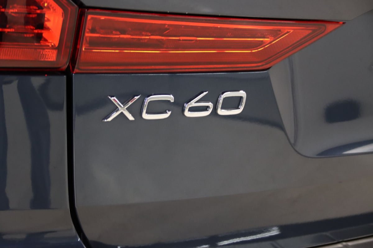 Used 2022 Volvo XC60 B5 Momentum w/ Advanced Package AWD/4WD image 11