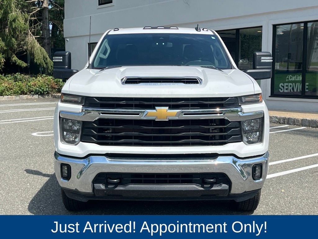 Used 2025 Chevrolet Silverado 3500 LT AWD/4WD image 2
