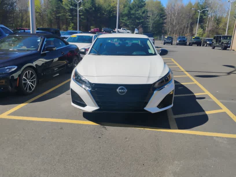 Used 2025 Nissan Altima 2.5 SV AWD/4WD image 3