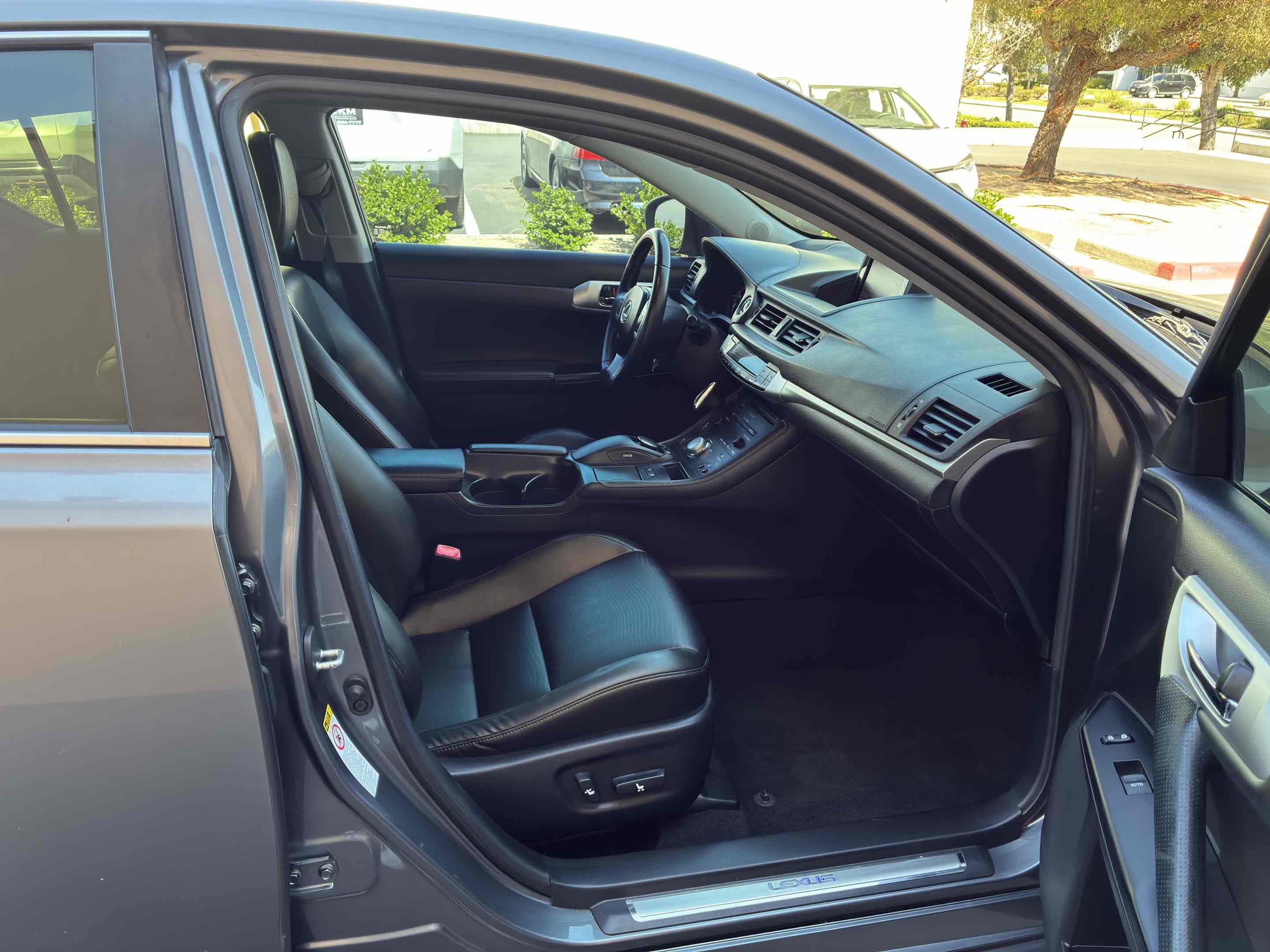 Used 2013 Lexus CT 200h w/ Premium Pkg w/Navigation FWD image 30