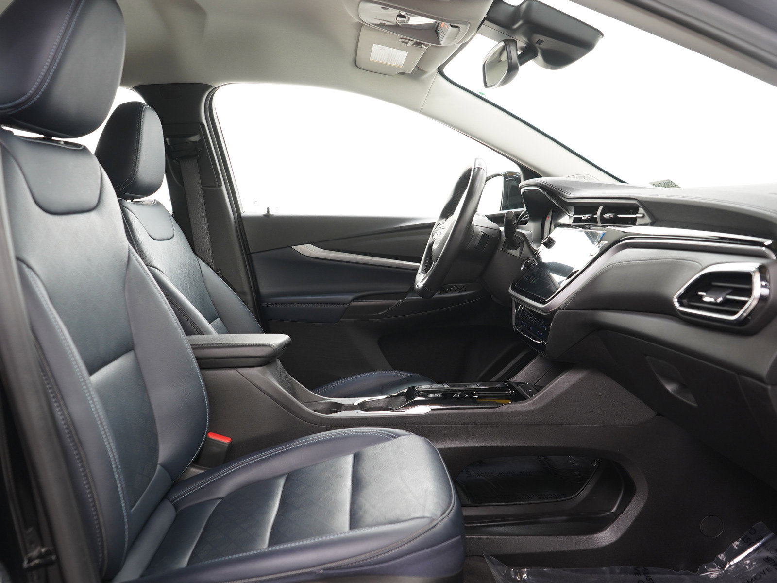 Used 2022 Chevrolet Bolt EUV LT w/ Convenience Package image 11