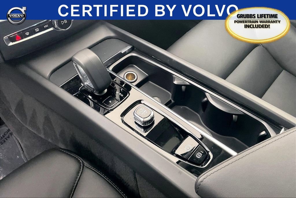 Used 2025 Volvo XC60 B5 Core image 18