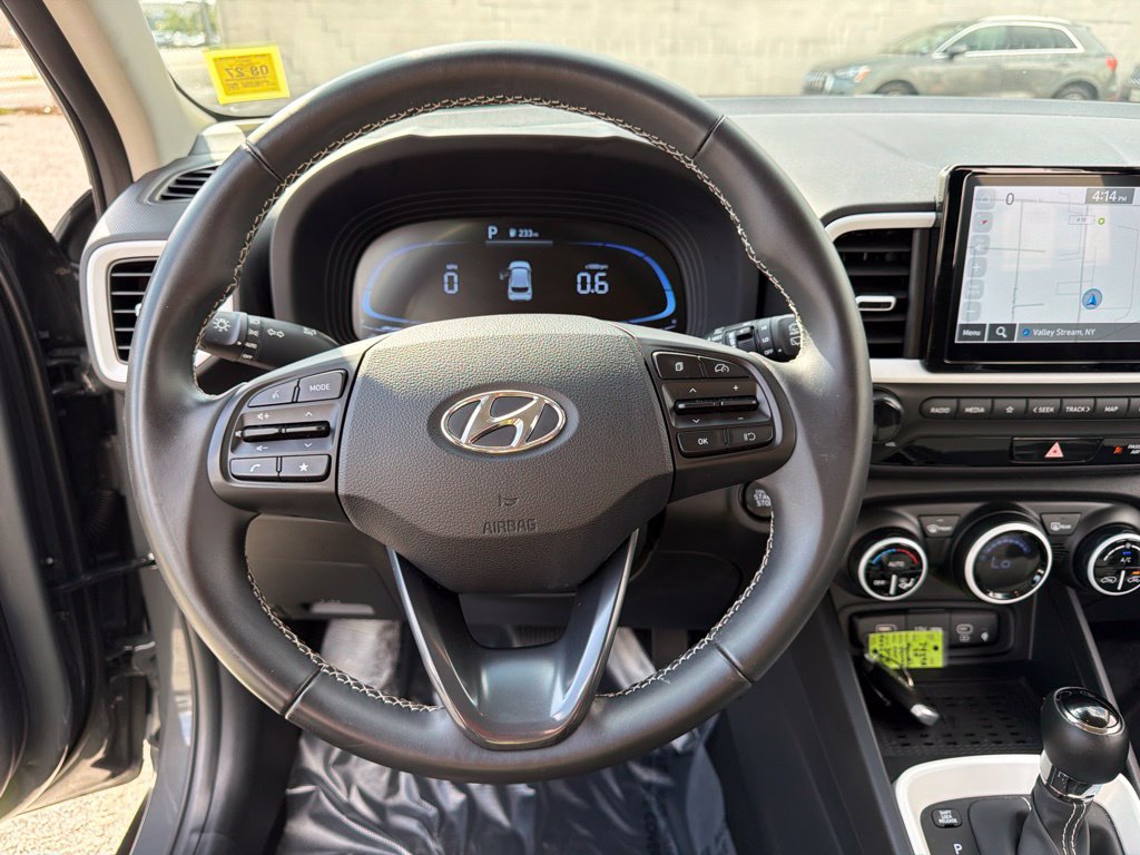 Used 2025 Hyundai Venue Limited FWD image 23