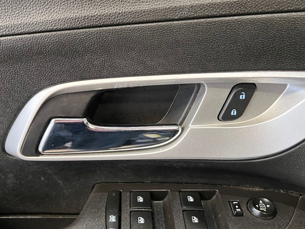 Used 2017 Chevrolet Equinox LS image 30