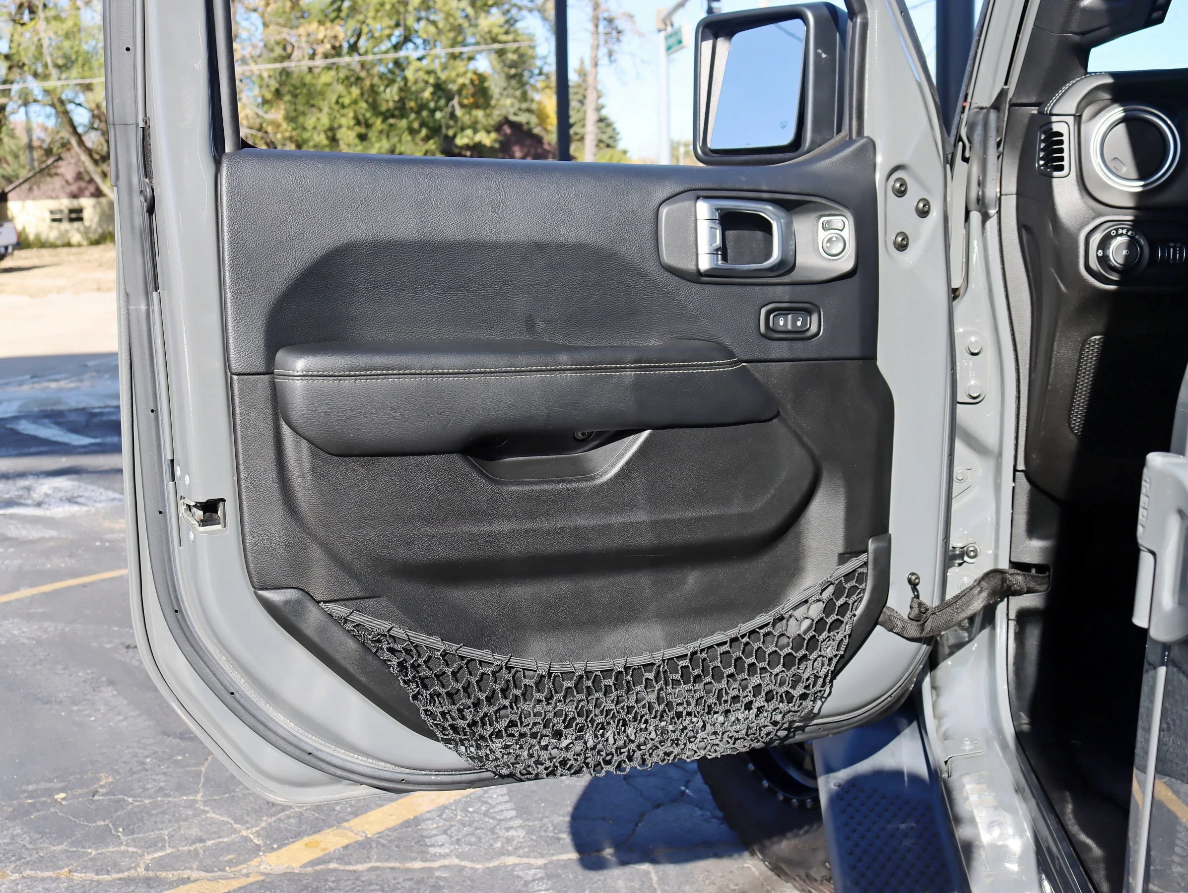 Used 2019 Jeep Wrangler Unlimited Sahara AWD/4WD image 33