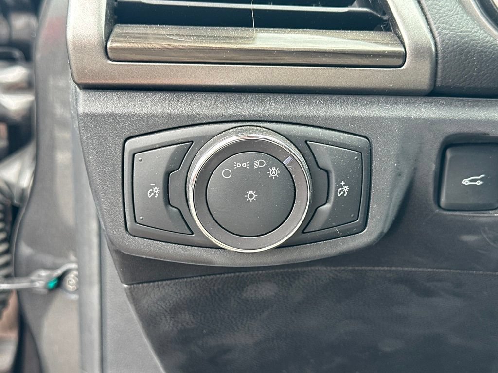Used 2018 Ford Fusion SE w/ Equipment Group 602A FWD image 18