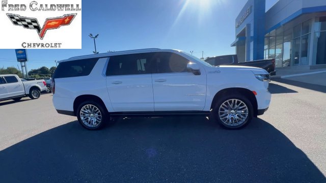Used 2024 Chevrolet Suburban High Country w/ Advanced Technology Package AWD/4WD image 4