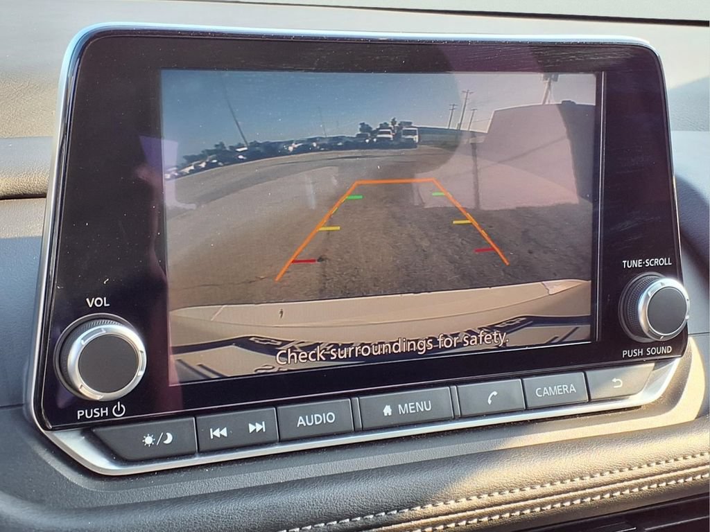 Used 2024 Nissan Rogue S FWD image 11