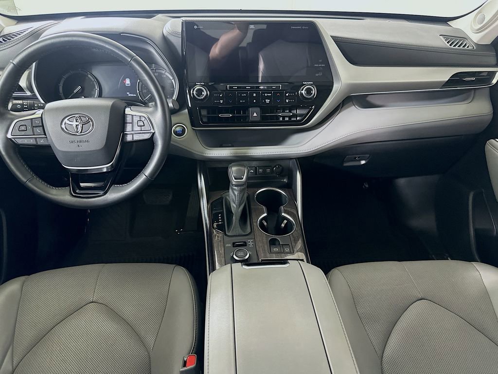 Used 2021 Toyota Highlander Platinum AWD/4WD image 19