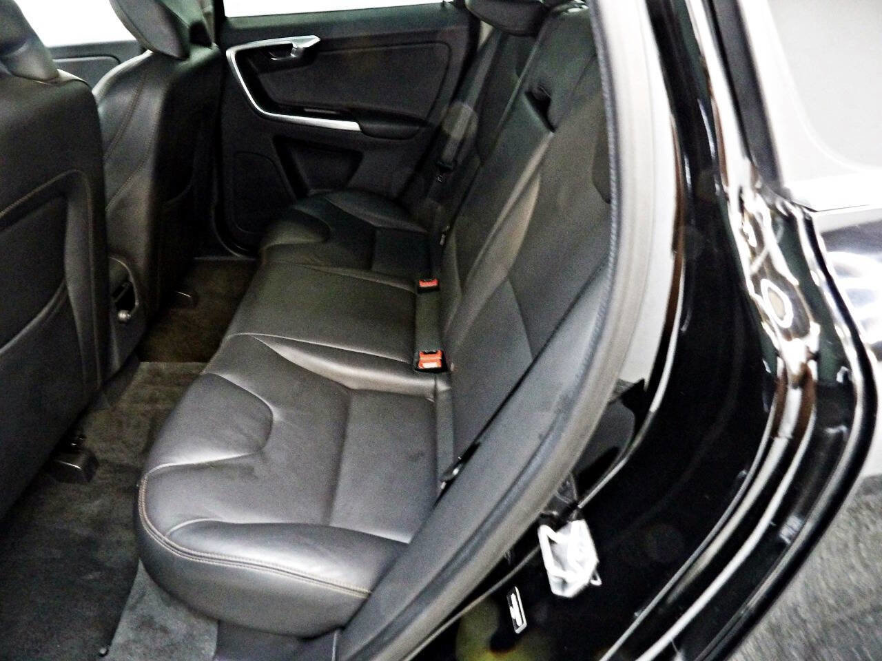 Used 2017 Volvo XC60 T5 Dynamic image 10