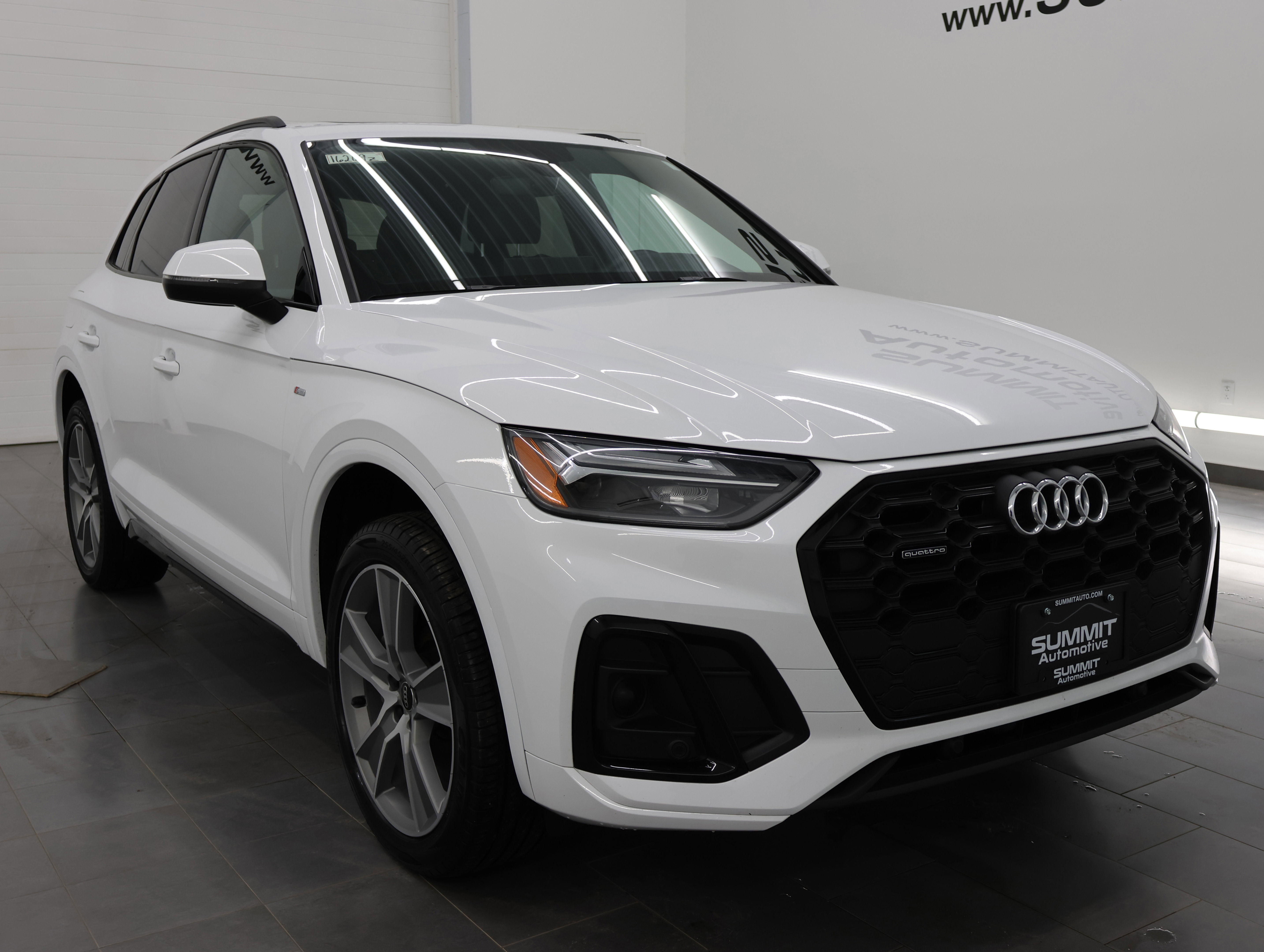 Used 2025 Audi Q5 2.0T Premium image 2