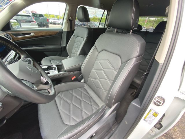 Used 2025 Volkswagen Atlas SE AWD/4WD image 18