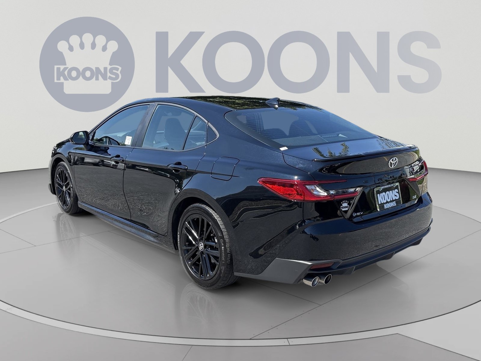 Used 2025 Toyota Camry SE w/ Multimedia Upgrade Package FWD image 4