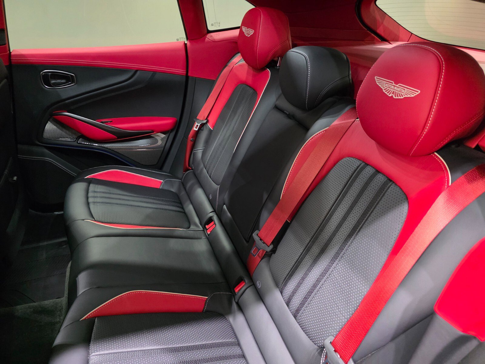 Used 2025 Aston Martin DBX 707 image 21