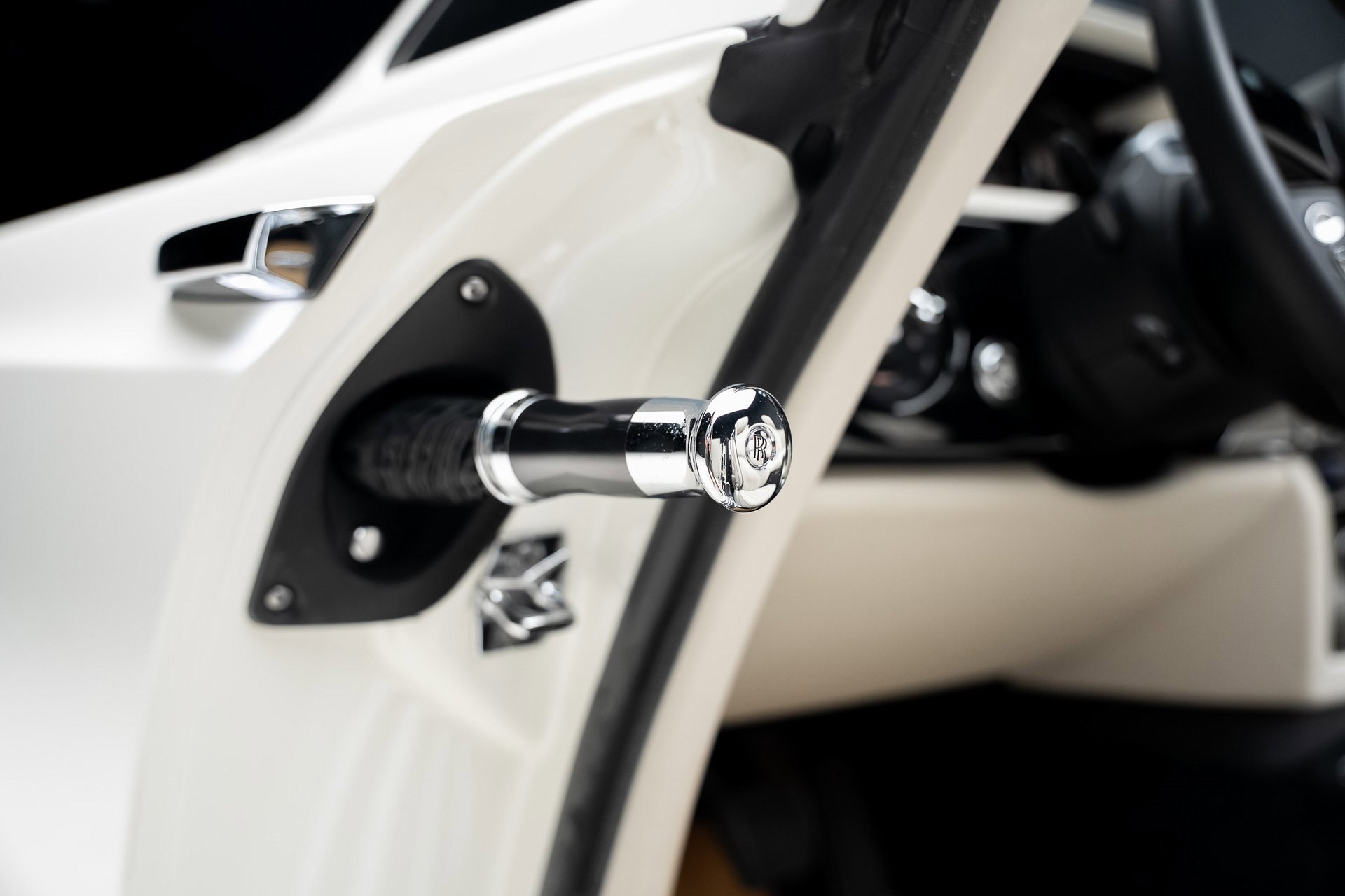 Used 2013 Rolls-Royce Phantom Drophead Coupe image 54