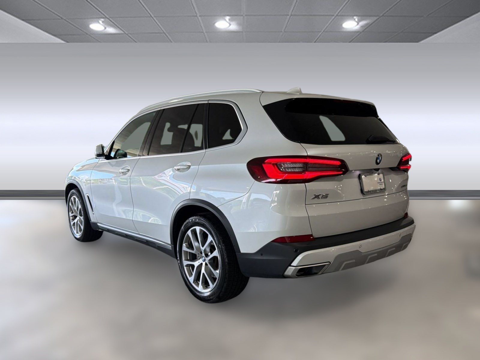 Used 2021 BMW X5 sDrive40i w/ Convenience Package RWD image 3