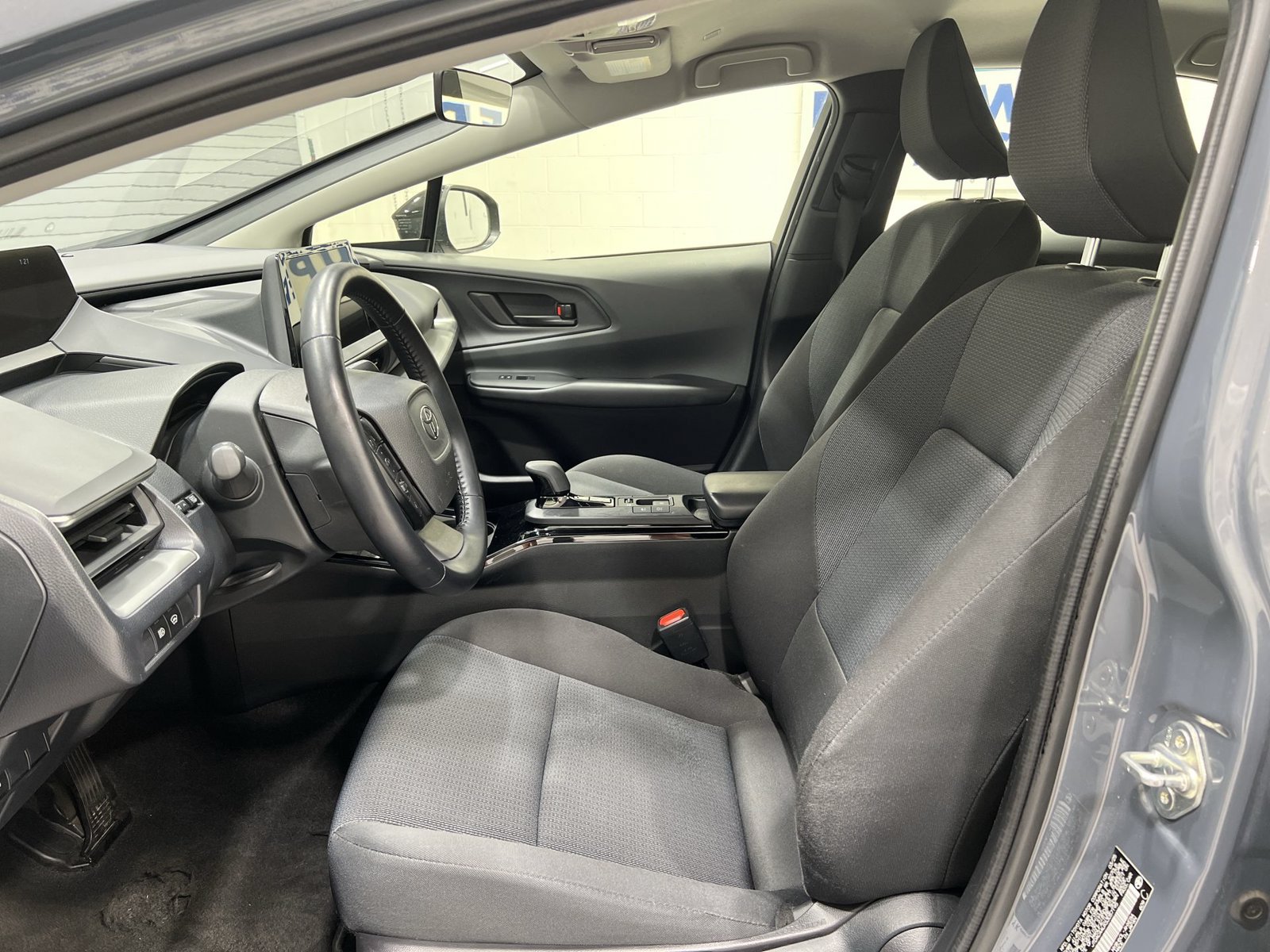 Used 2025 Toyota Prius LE FWD image 11
