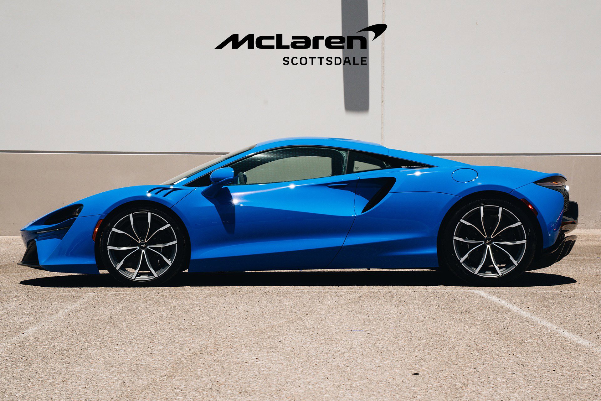 Used 2023 McLaren Artura image 4