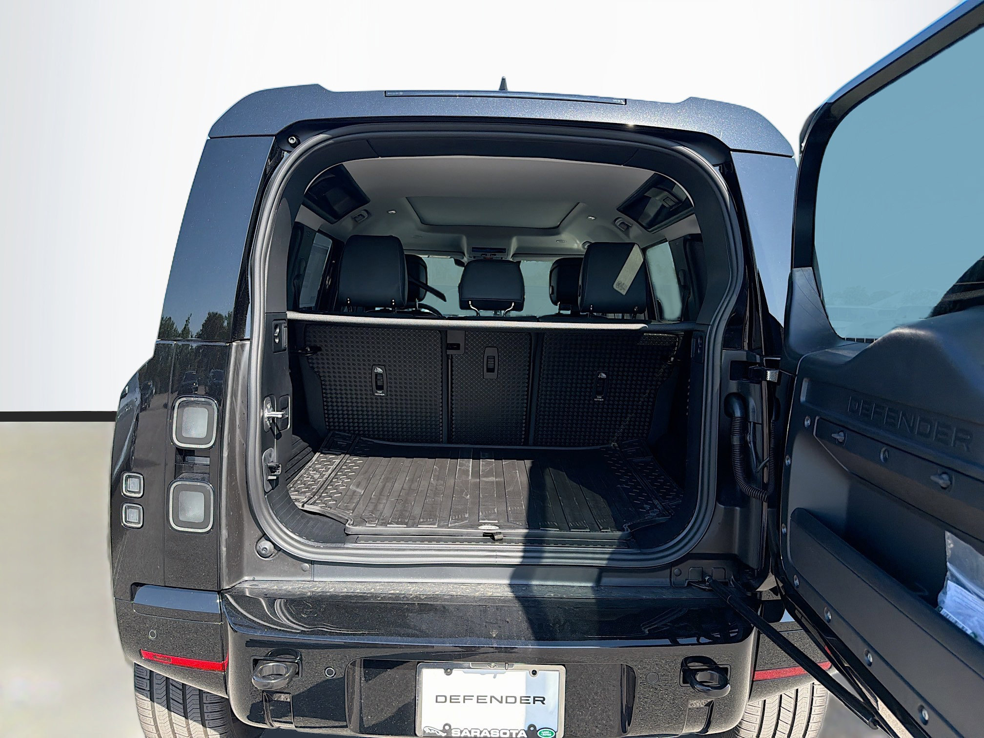 New 2026 Land Rover Defender 110 X-Dynamic SE image 12