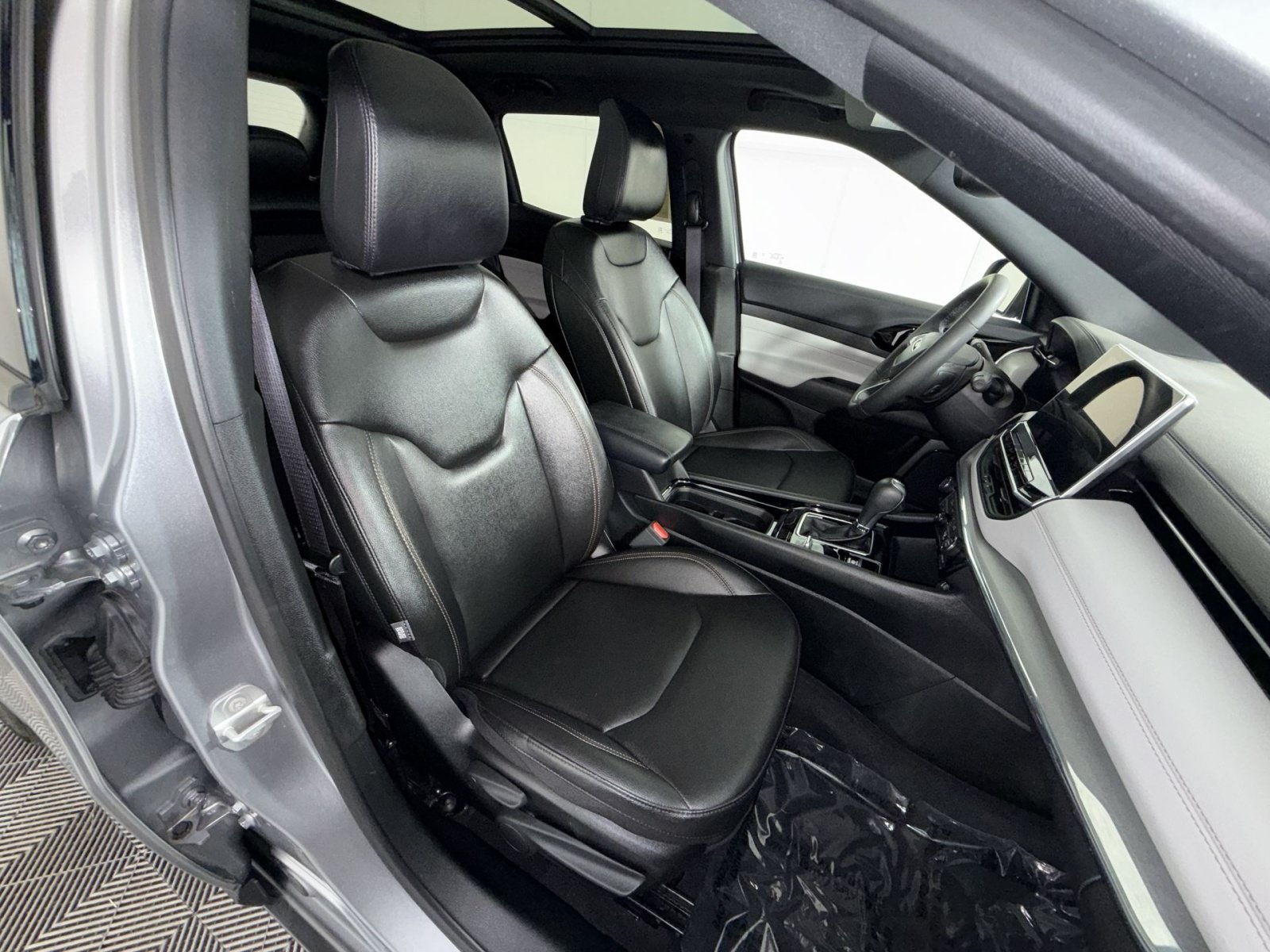 Used 2024 Jeep Compass Limited w/ Sun and Sound Group AWD/4WD image 26