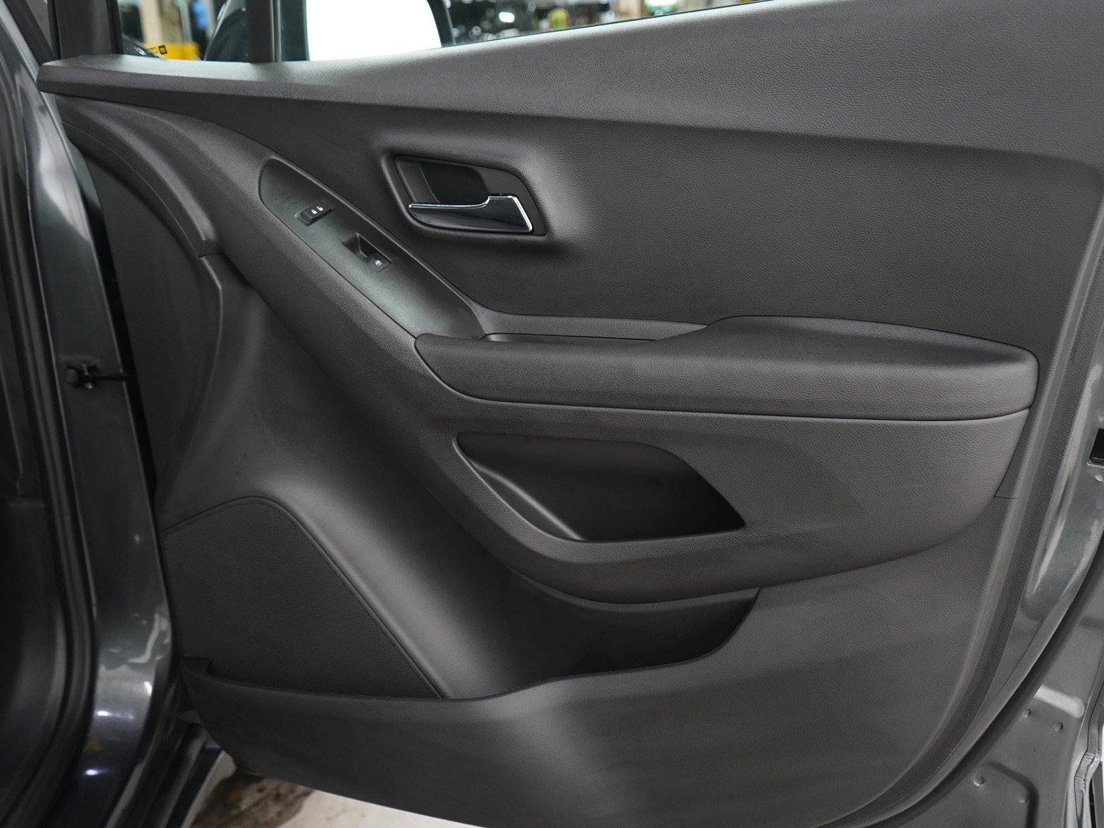Used 2020 Chevrolet Trax LT w/ LT Convenience Package AWD/4WD image 9