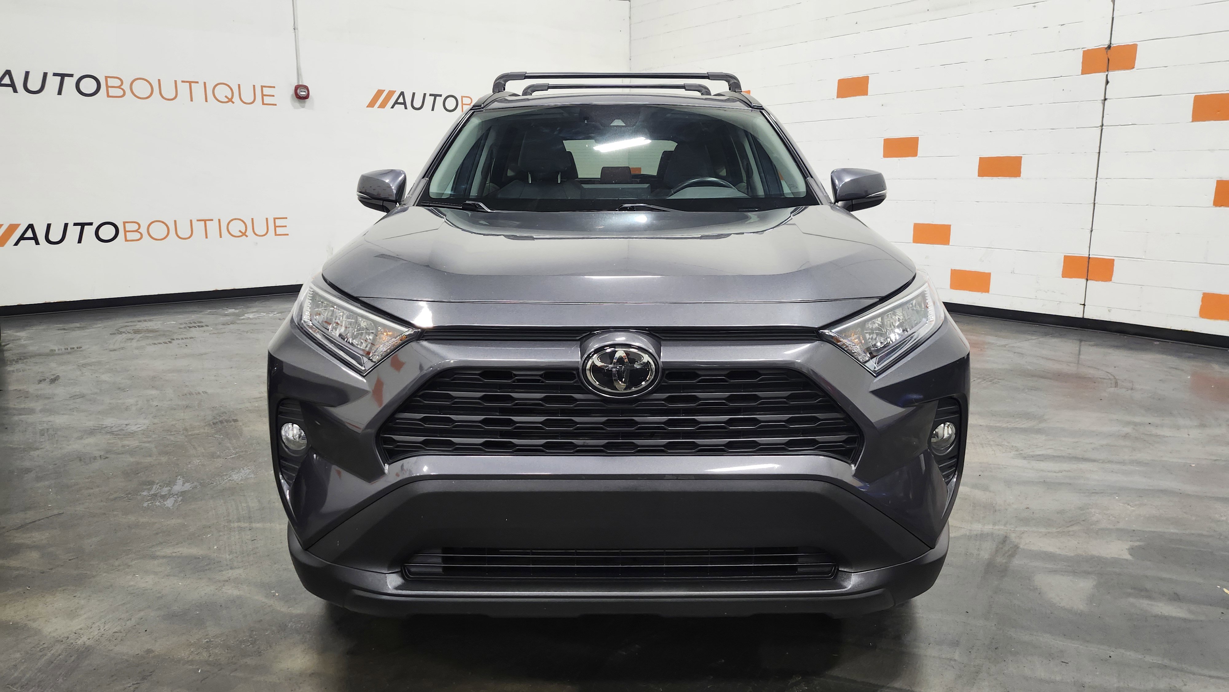 Used 2020 Toyota RAV4 XLE Premium image 3