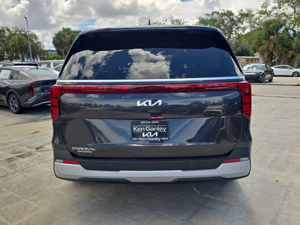 New 2027 Kia Carnival FWD image 7