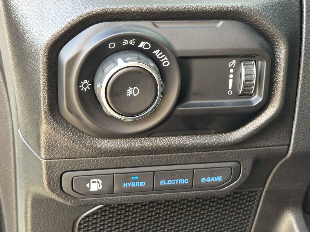 Used 2024 Jeep Wrangler Unlimited AWD/4WD image 28
