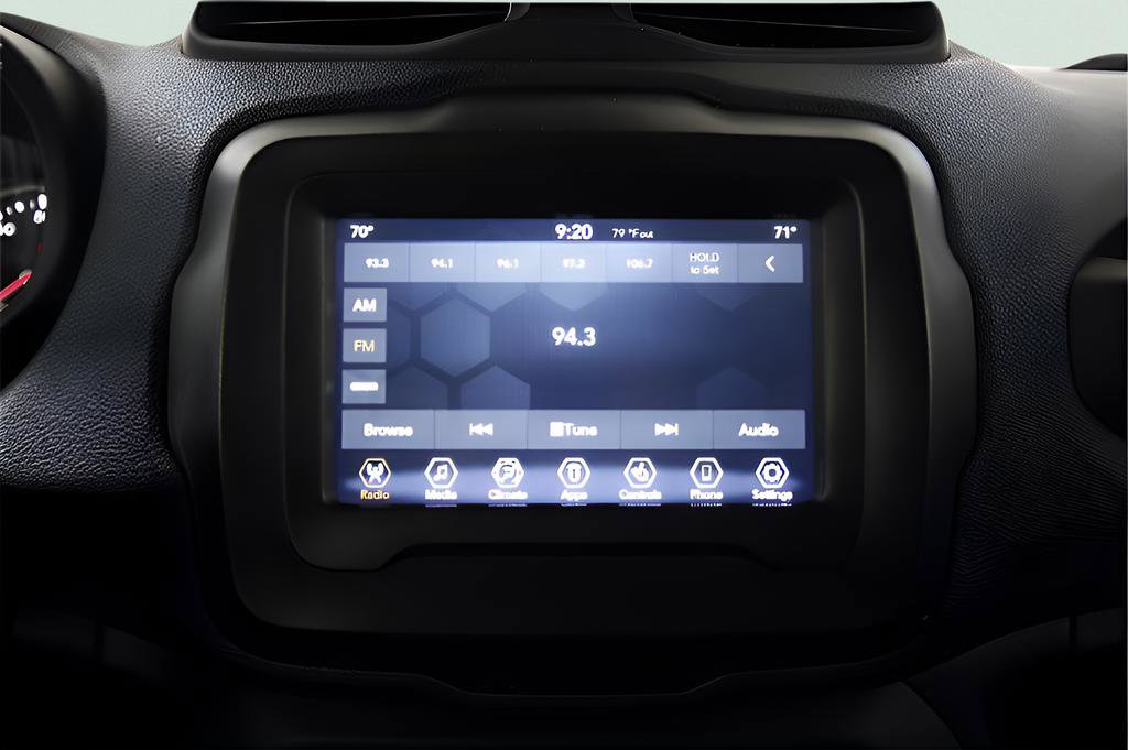 Used 2018 Jeep Renegade Latitude w/ Safety & Security Group AWD/4WD image 12