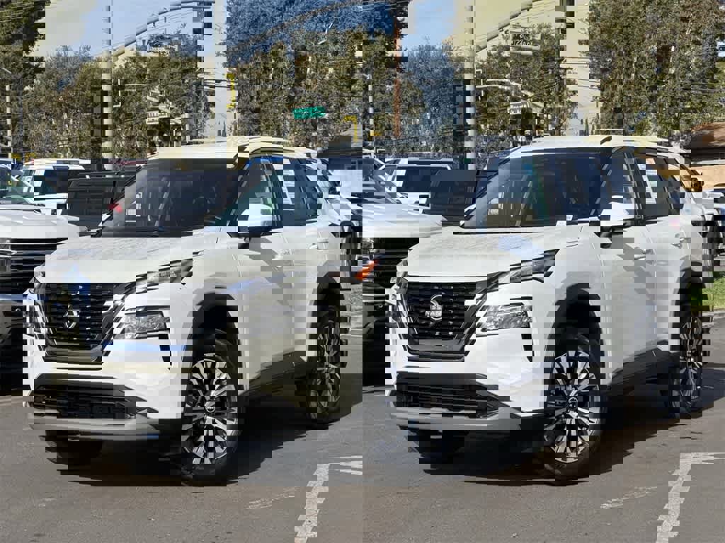 Used 2023 Nissan Rogue SV image 8