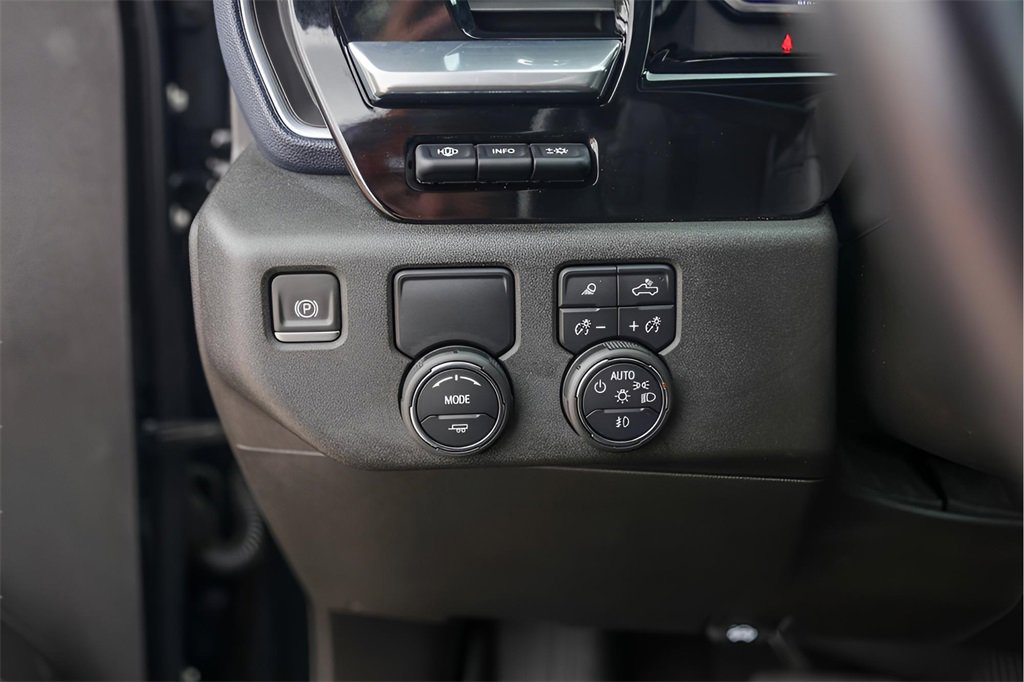 Certified 2023 Chevrolet Silverado 1500 High Country w/ Technology Package image 18