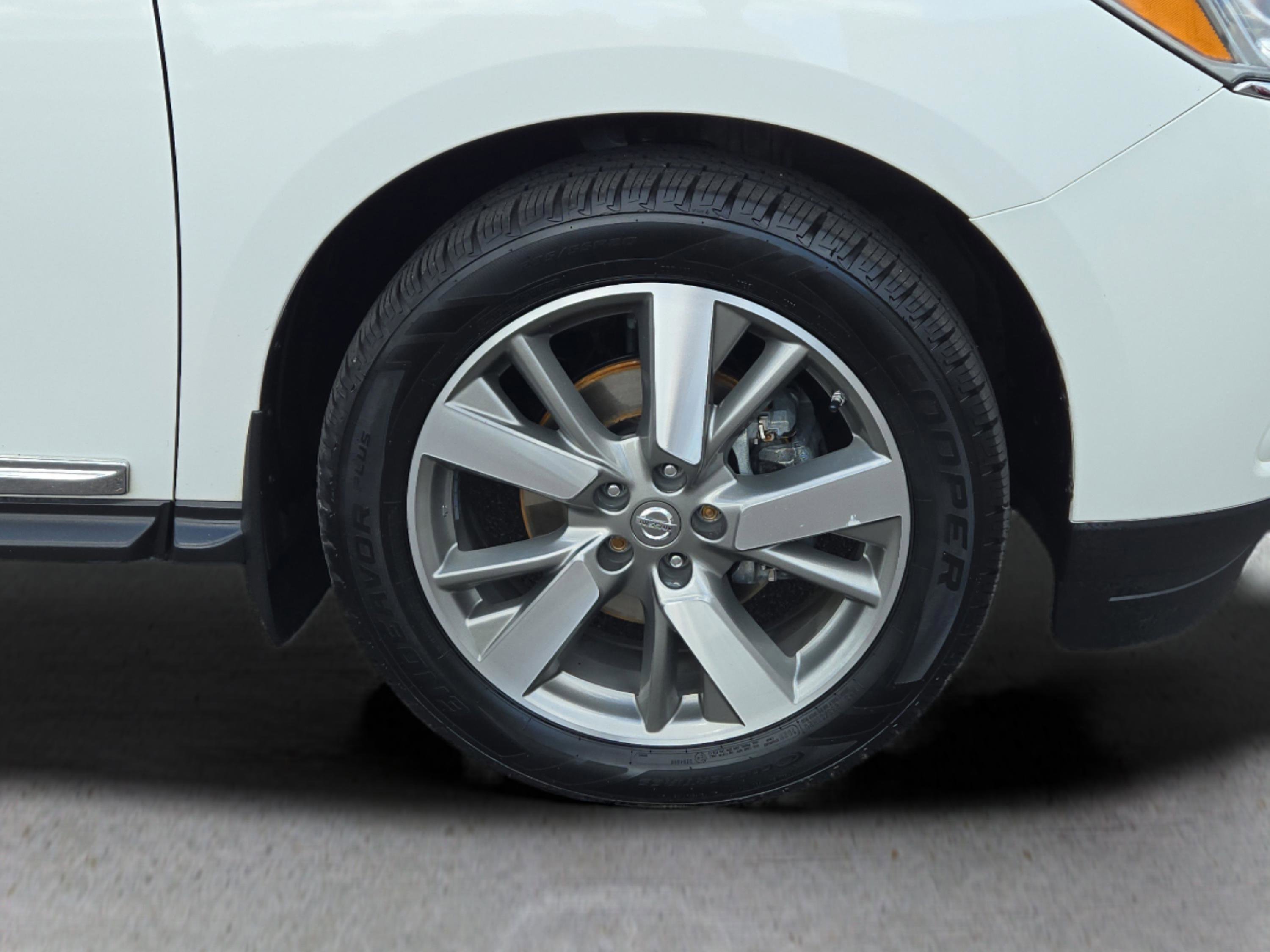 Used 2014 Nissan Pathfinder Platinum w/ Platinum Premium Package image 3