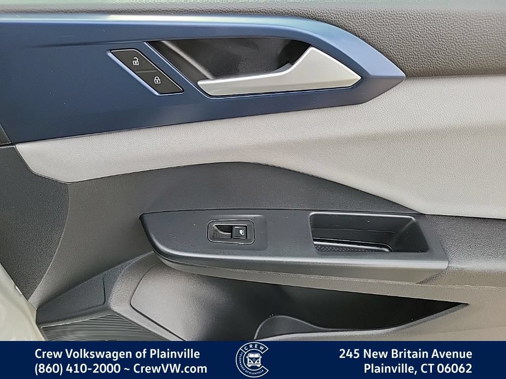 Certified 2022 Volkswagen Taos SE w/ Driver Assistance Package FWD image 45