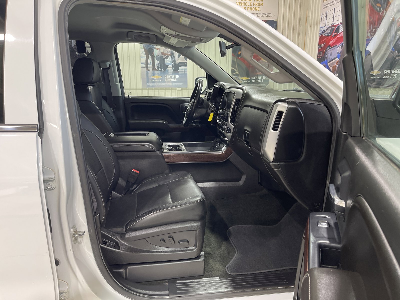 Used 2017 GMC Sierra 1500 SLT w/ SLT Premium Package image 17