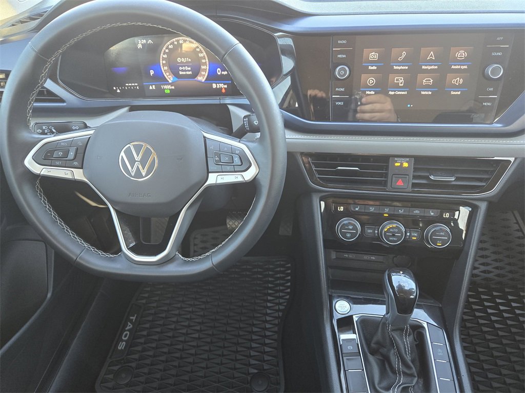 Used 2024 Volkswagen Taos SE image 28
