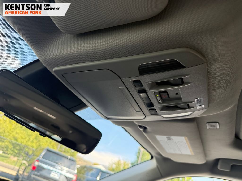 Used 2025 Toyota Highlander XLE image 33