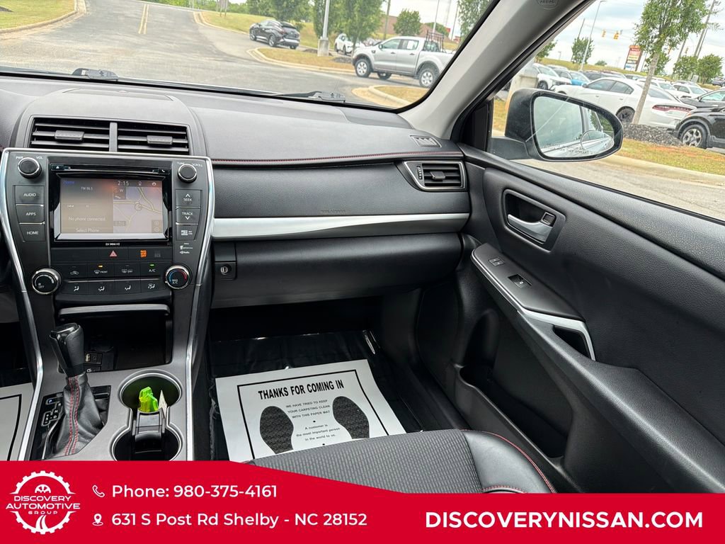 Used 2017 Toyota Camry SE w/ Moonroof Package FWD image 28